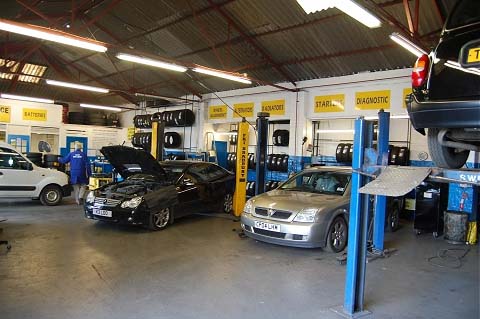 Our Glasgow Chrysler diagnositc and service centre. Maintenance and safety checks are provided with each diagnostic test.